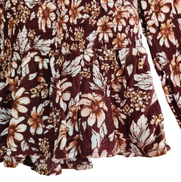 American Eagle Ruched Flutter Hem Off / On Shoulder Flowy Puff Sleeve Floral Top - Picture 5 of 9